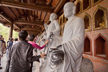 Đầu Năm Nói Chuyện Đi Chùa Và Những Ngôi Chùa Không Có Hòm Công Đức