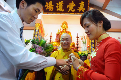 Ý Nghĩa Đôi Nhẫn Cưới Trong Lễ Hằng Thuận
