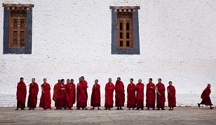 Bhutan: Đưa Bao Cao Su Vào Trường Phật Giáo Để Giảm Bệnh Truyền Qua Đường Tình Dục