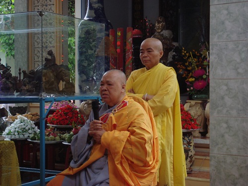 Tiểu Sử Ni Trưởng Thích Nữ Huệ Giác - Viện Chủ Quan Âm Tu Viện - Tông Trưởng Liên Tông Tịnh Độ Non Bồng