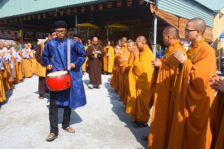 Chiếc Áo Mùa Đông - Hoằng Giới