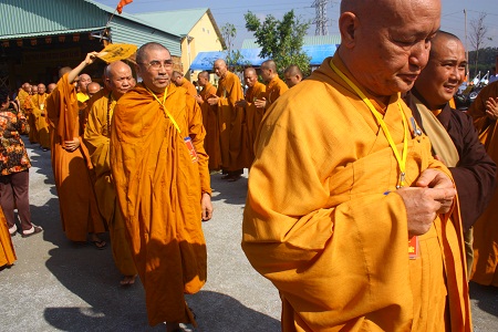 Chiếc Áo Mùa Đông - Người Tu Núi