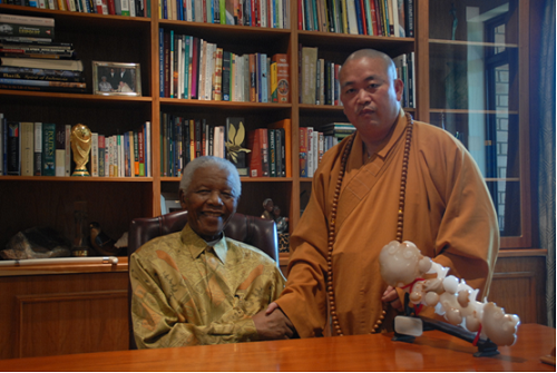 Trụ Trì Thiếu Lâm Tự Ca Ngợi Tinh Thần Bồ Tát Đạo Của Cựu Tổng Thống Nelson Mandela 