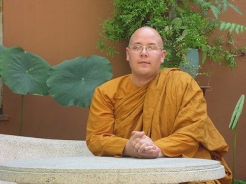 Nhà sư Florian tại chùa Định Tâm.