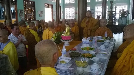  Chùm Ảnh: Cúng Dường Trai Tăng Ngày Phật Đản Tại Ni Viện Huỳnh Mai Núi Dinh