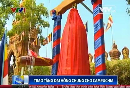 Việt Nam Trao Tặng Đại Hồng Chung Hai Tấn Cho Campuchia