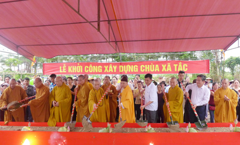  3.000 Tăng Ni, Phật Tử Cầu Nguyện Hòa Bình Cho Biển Đông