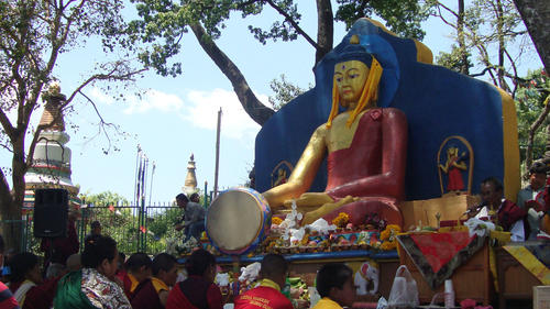 Những Nạn Nhân Bị Động Đất Ở Nepal Cùng Quy Hướng Mừng Ngày Phật Đản