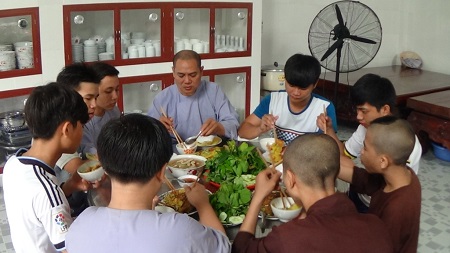 Chùa Vĩnh Quang - Nơi Nương Tựa Của Những Học Trò Nghèo