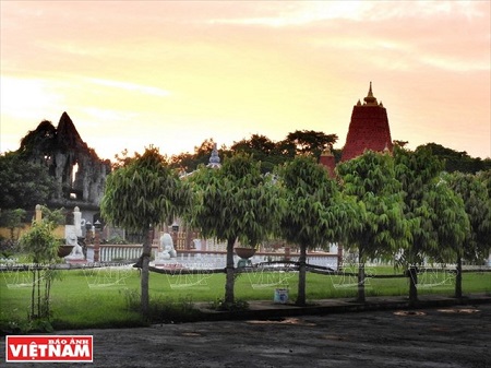 Chùa Linh Sơn Trên Đất Phật