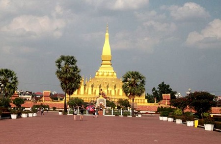 Trẩy Hội Chùa Vàng Trên Đất Nước Lào