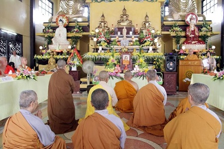 Chùa Bàng Long Của Người Việt Trên Đất Lào