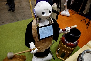 Nhật Bản: Thuê Robot Điều Hành Tang Lễ
