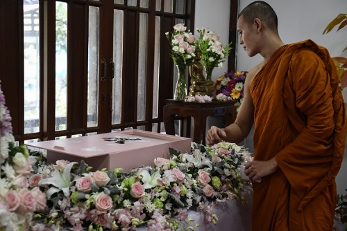 Bên Trong Ngôi Chùa Tổ Chức Tang Lễ Cho Chó Ở Thái Lan