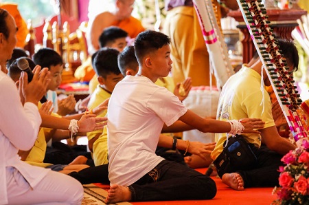 Nhiều Cậu Bé Được Giải Cứu Khỏi Hang Động Sẽ Tập Sự Xuất Gia Cầu An