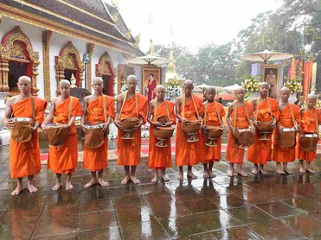 Trang Nghiêm Lễ Xuất Gia Của Đội Bóng Bị Mắc Kẹt Trong Hang Động Ở Thái Lan