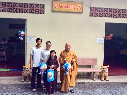 Trung Thu Thắp Đèn Lồng Cho Những Vong Nhi Tại Quan Âm Tu Viện Đồng Nai