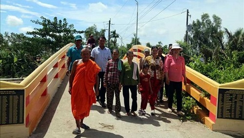 Một Nhà Sư Việt Nam Giúp Xây Dựng Trường Học, Cầu Đường Và Gìn Văn Hóa Khmer