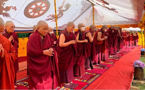 Bhutan :Lần Đầu Tiên Các Nhà Lãnh Đạo Phật Giáo Tổ Chức Thọ Giới Cho 144 Nữ Tu Sĩ