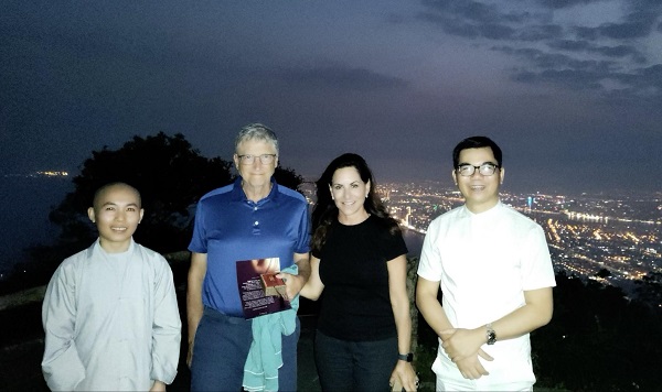 Buổi Thiền Trà Đặc Biệt Với Tỷ Phú Bill Gates Và Bà Paula Hurd Trên Đỉnh Núi Bàn Cờ