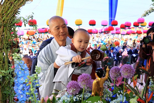 Đem Lại Hạnh Phúc Cho Chư Thiên Và Loài Người