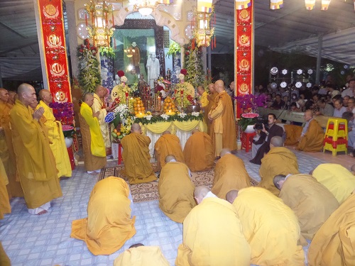Chiếc Áo Cô Đơn