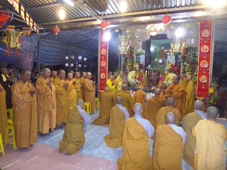 Video: Sám Nguyện Tam Bảo Chứng Minh - Ni Trưởng Thích Nữ Huệ Giác