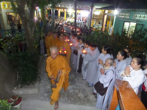 Chùm Ảnh :Hơn 100 Ngôi Chùa Của Tông Phong Tổ Chức Kỷ Niệm Ngày Ni Trưởng Xuất Gia Tại Tổ Đình Linh Sơn Núi Dinh
