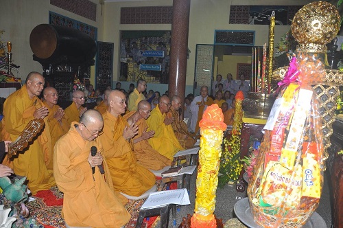 Nên Cúng Cơm Cho Người Chết Như Thế Nào Và Trong Bao Lâu?