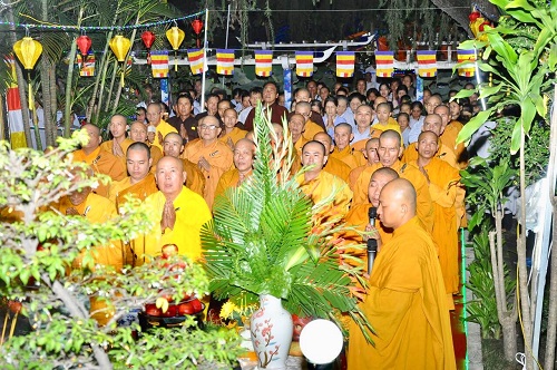 Chùm Ảnh: Chư Tôn Giáo Phẩm Trung Ương Và Tỉnh Đồng Nai Viếng Đức Tôn Sư Trong Ngày Thứ Ba Đại Lễ Húy Kỵ Lần Thứ 30